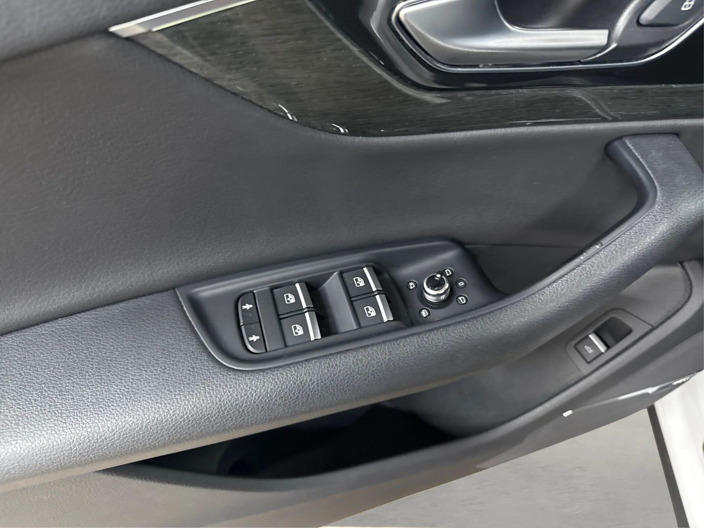 2017 Audi Q7 - Image 30