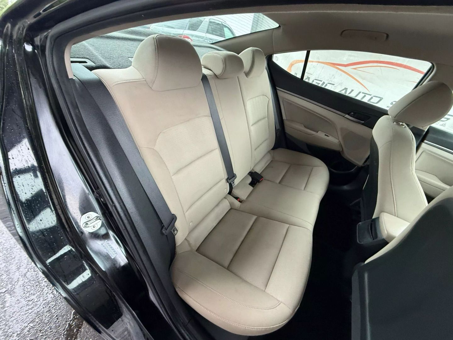 2018 Hyundai Elantra - Image 23