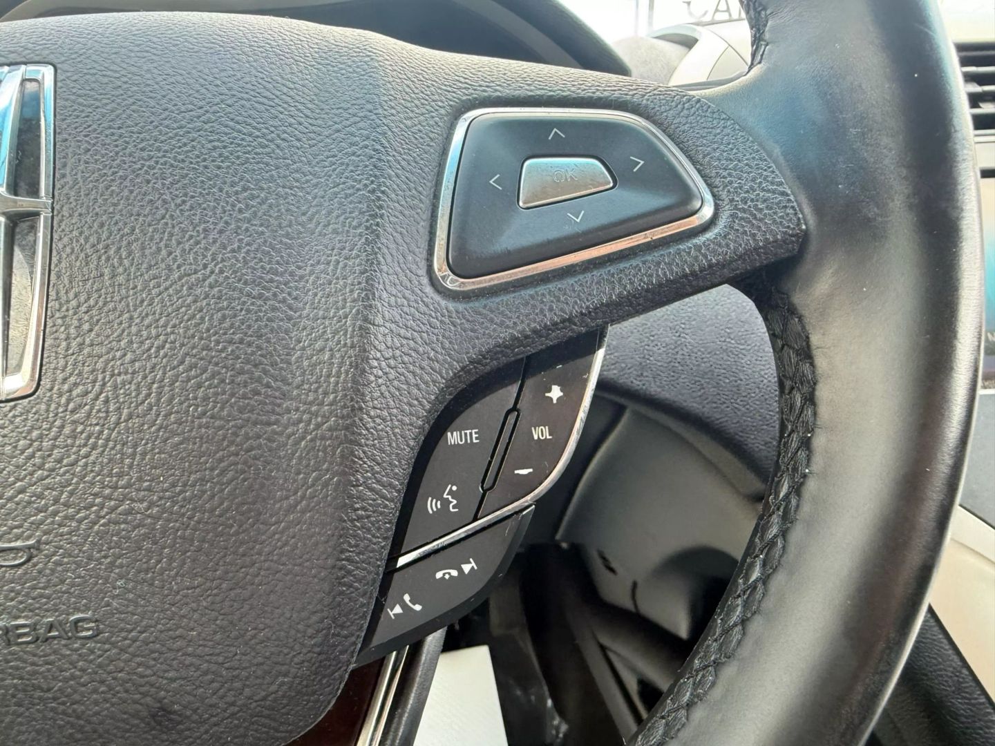 2016 Lincoln Mkz - Image 29
