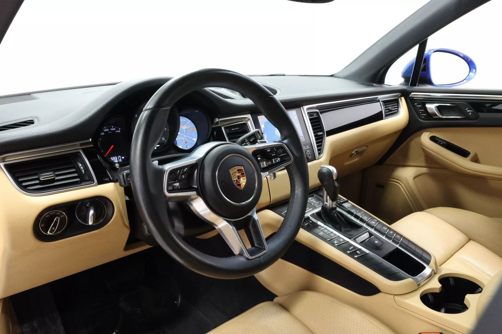 2017 Porsche Macan - Image 2