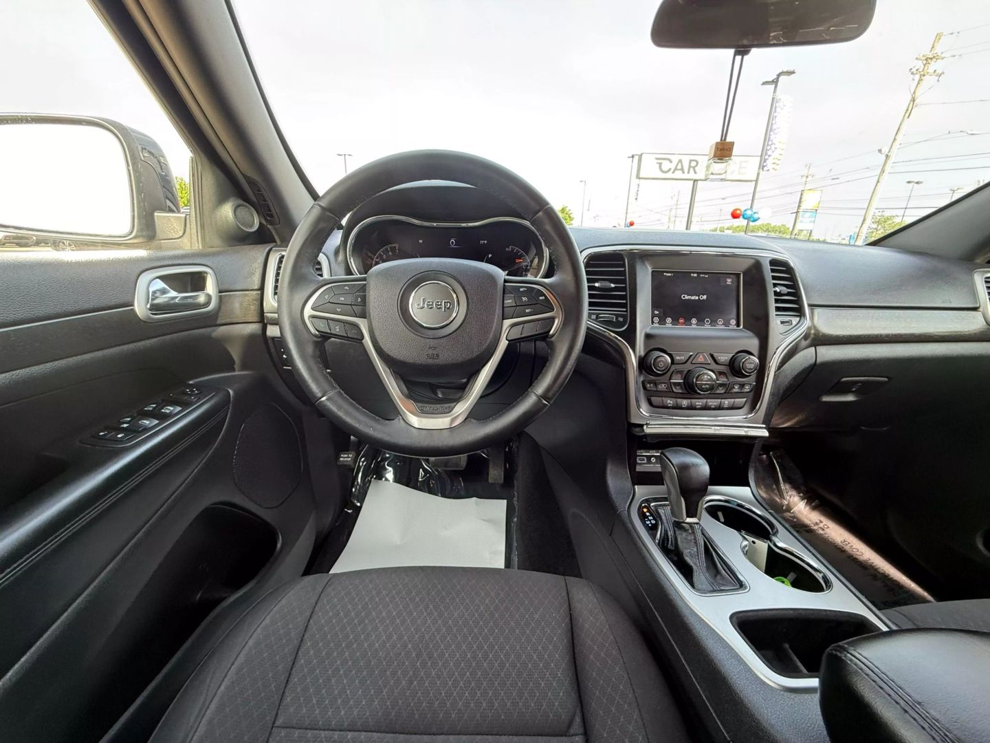 2018 Jeep Grand Cherokee - Image 25