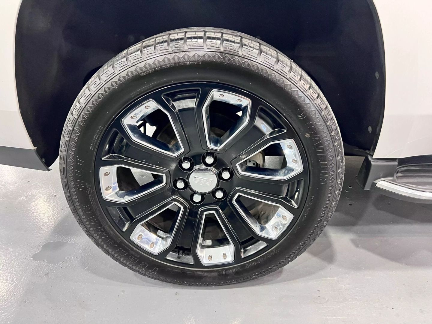2019 Cadillac Escalade Luxury Sport Utility 4d - Image 11