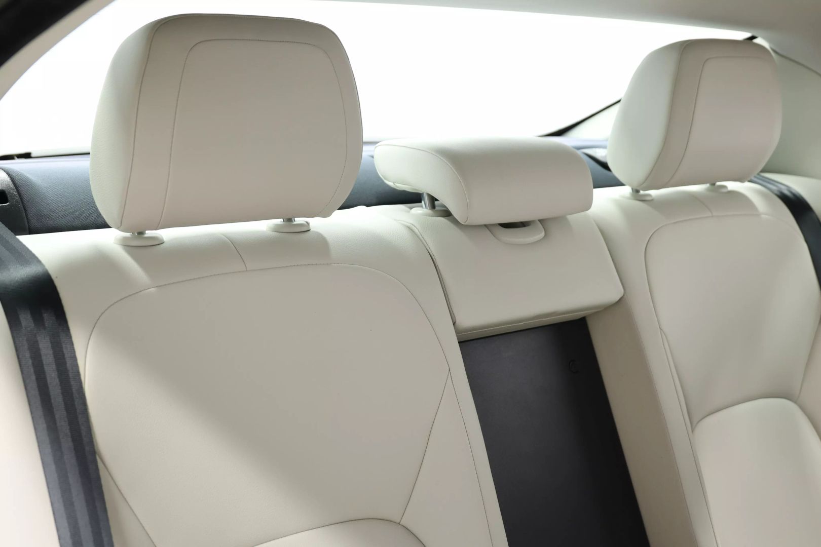 2019 Jaguar Xe - Image 72