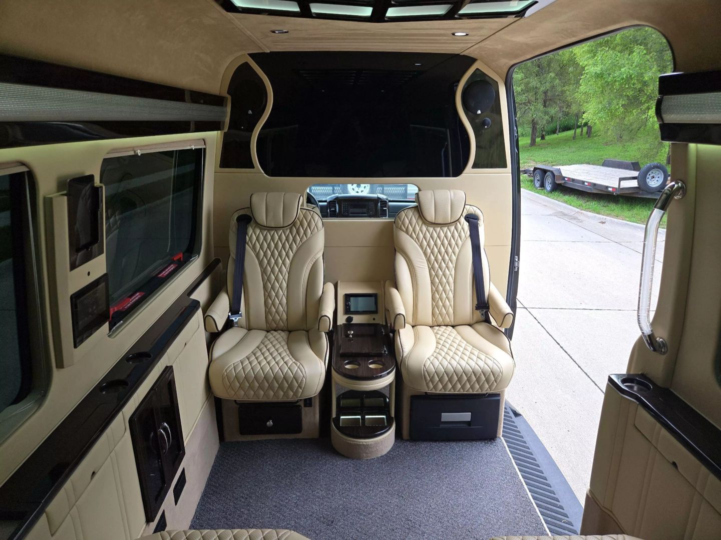 2017 Mercedes-benz Sprinter 2500 Cargo - Image 19