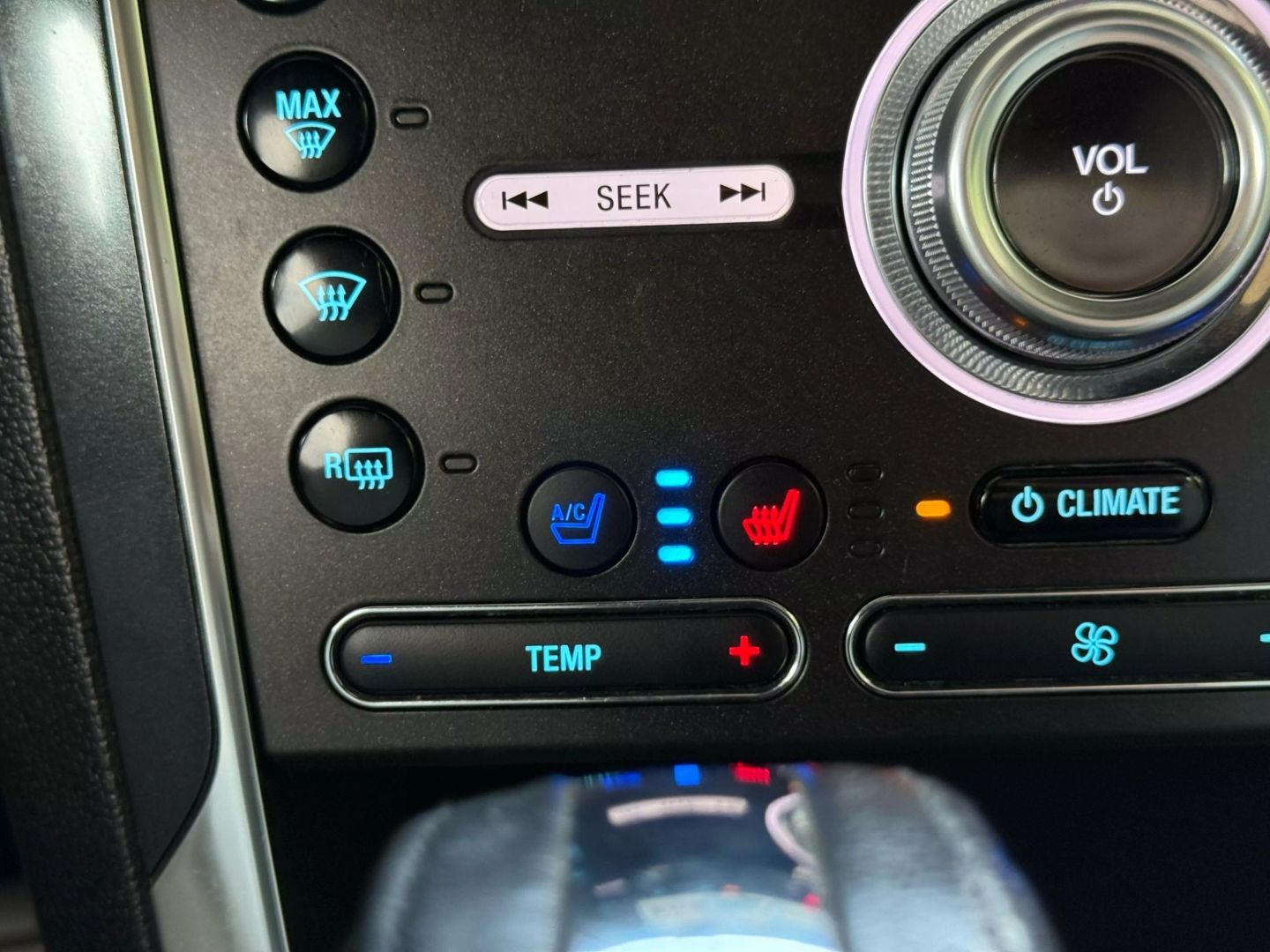 2018 Ford Explorer - Image 30