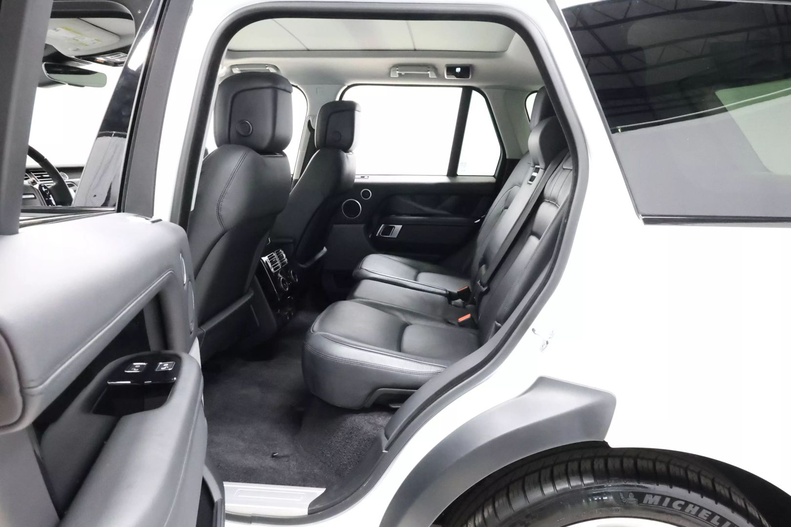 2018 Land Rover Range Rover - Image 56