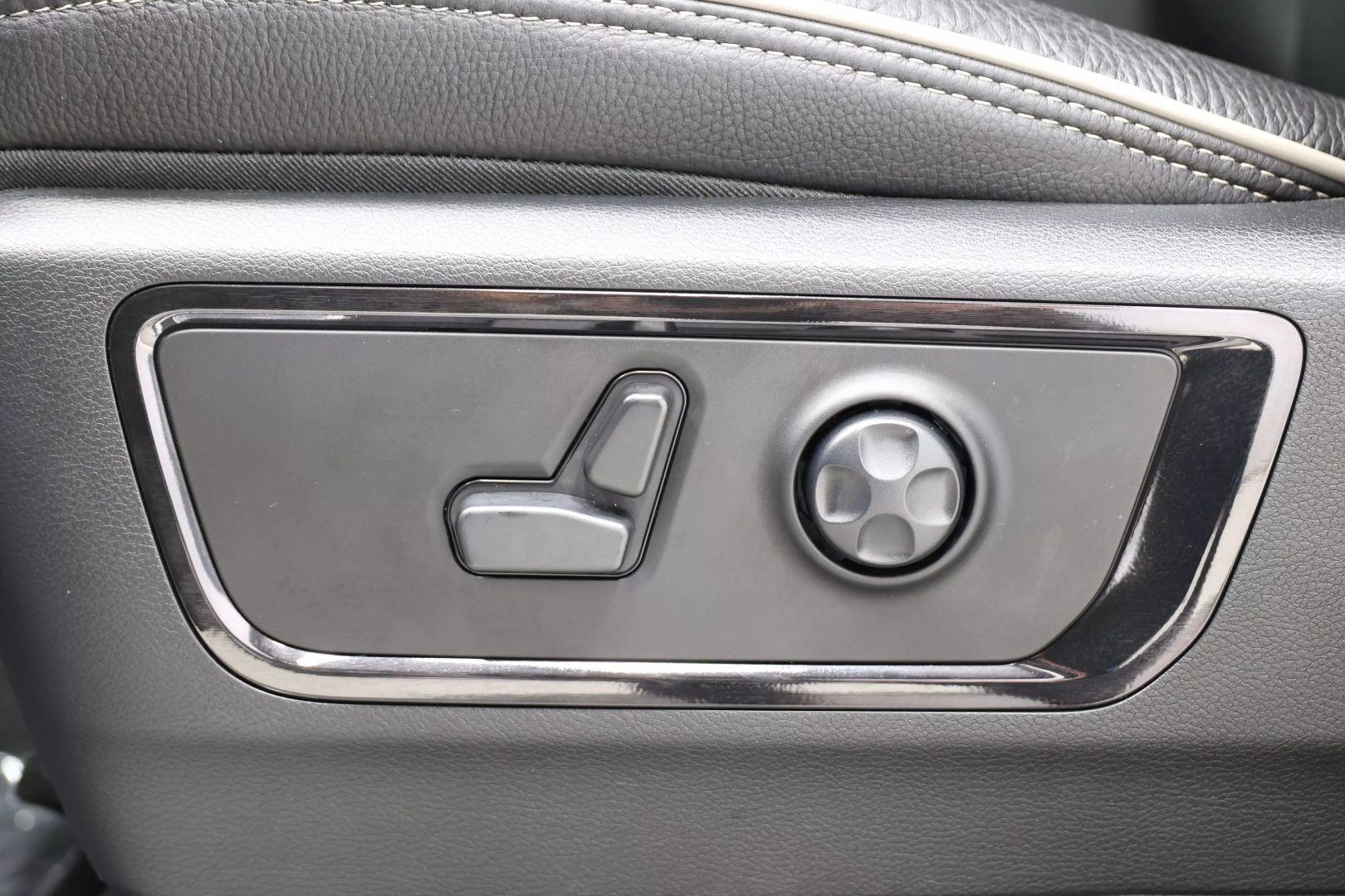 2023 Ram 1500 Crew Cab - Image 15