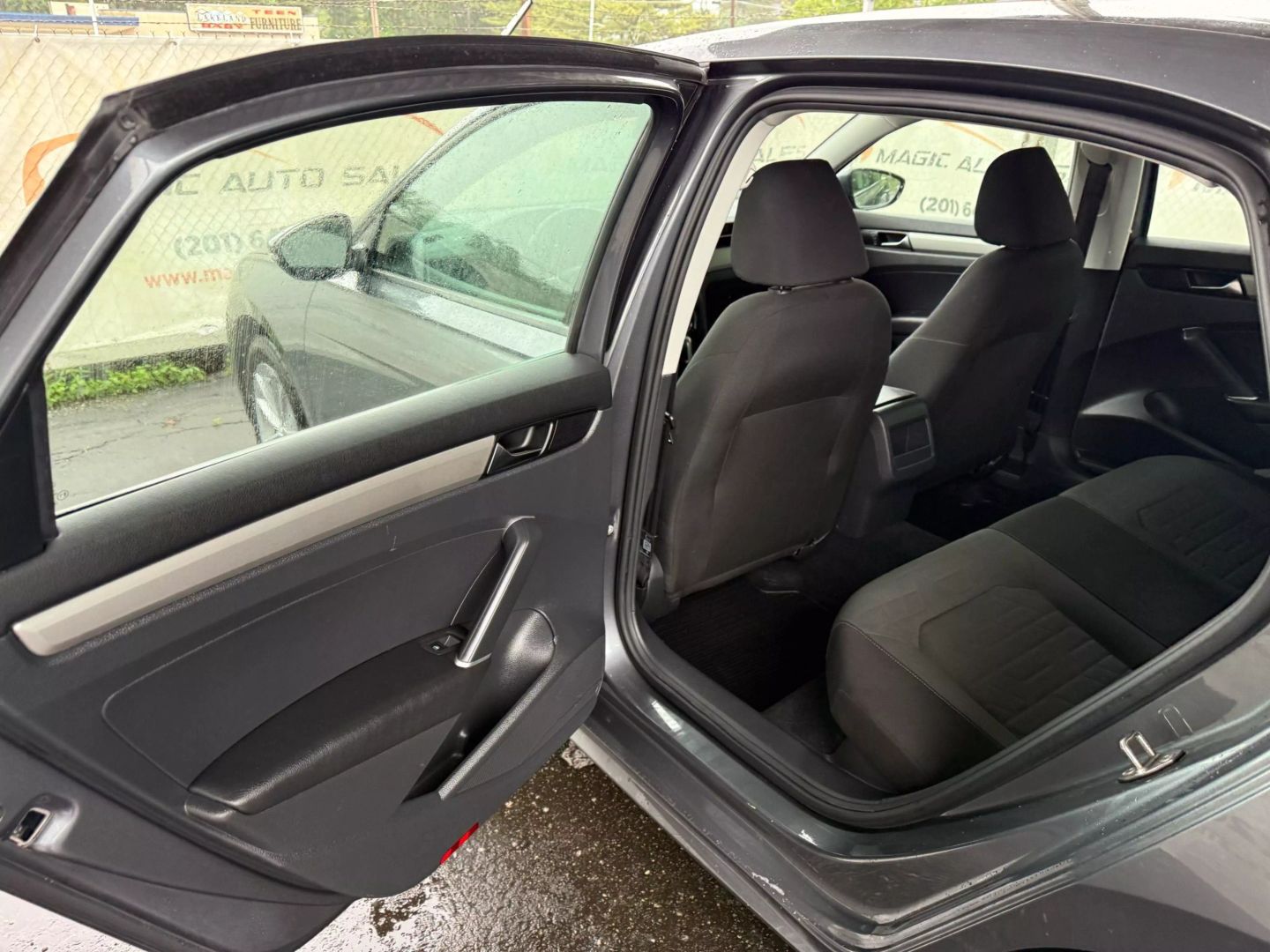2021 Volkswagen Passat - Image 15