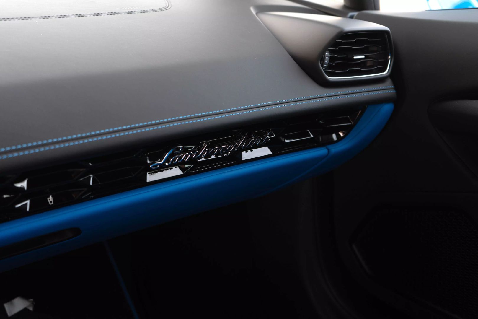 2020 Lamborghini Huracan - Image 46
