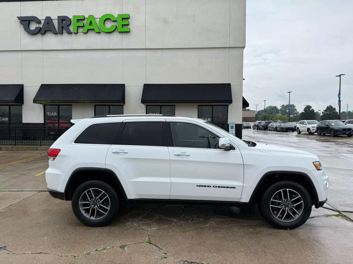 2019 Jeep Grand Cherokee - Image 17