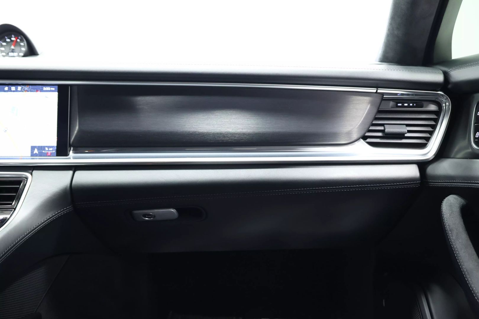2020 Porsche Panamera - Image 105