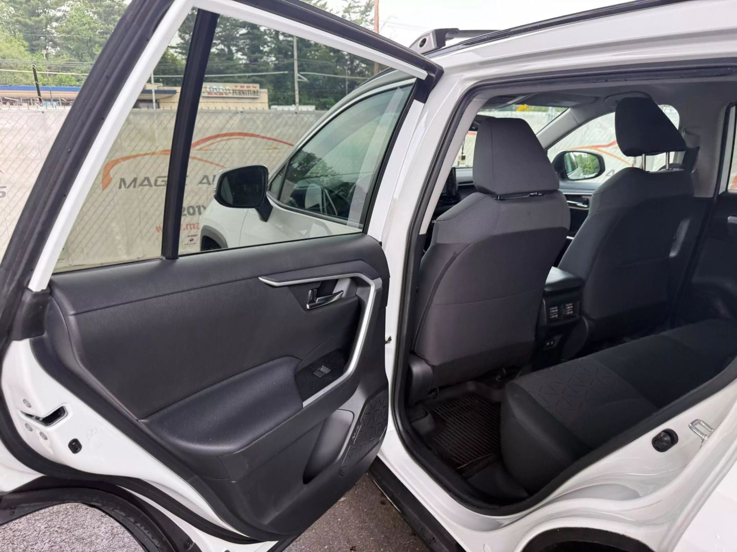 2020 Toyota Rav4 - Image 17