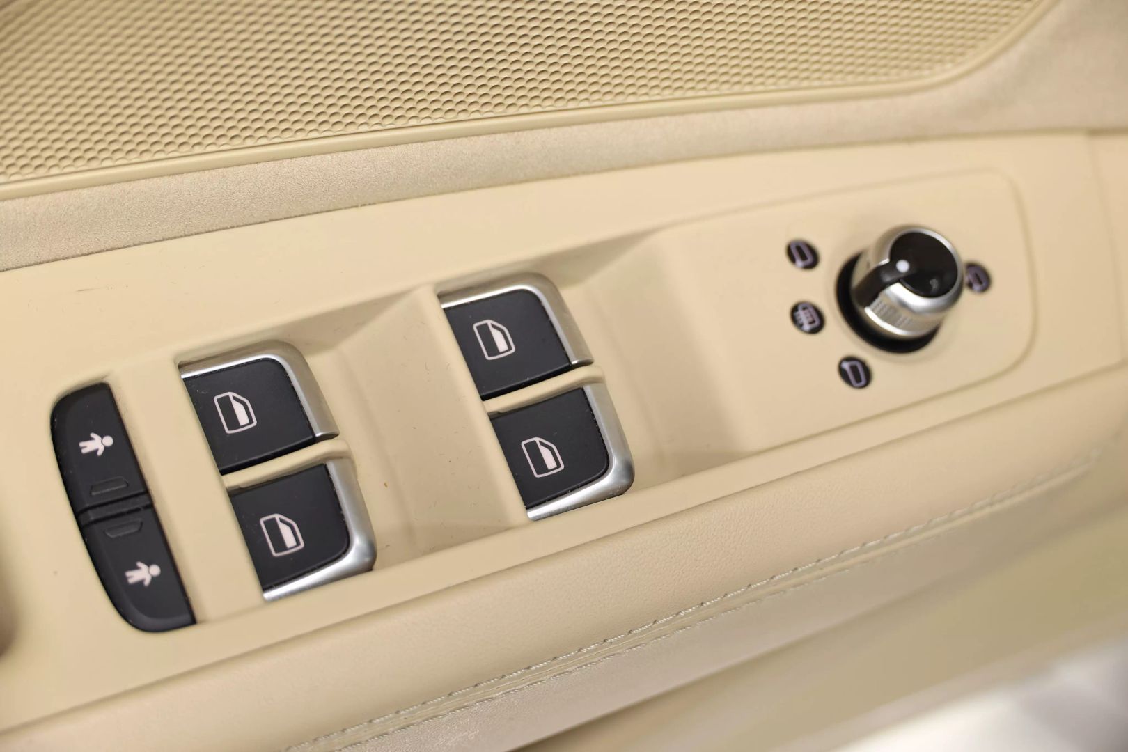 2015 Audi A8 - Image 10