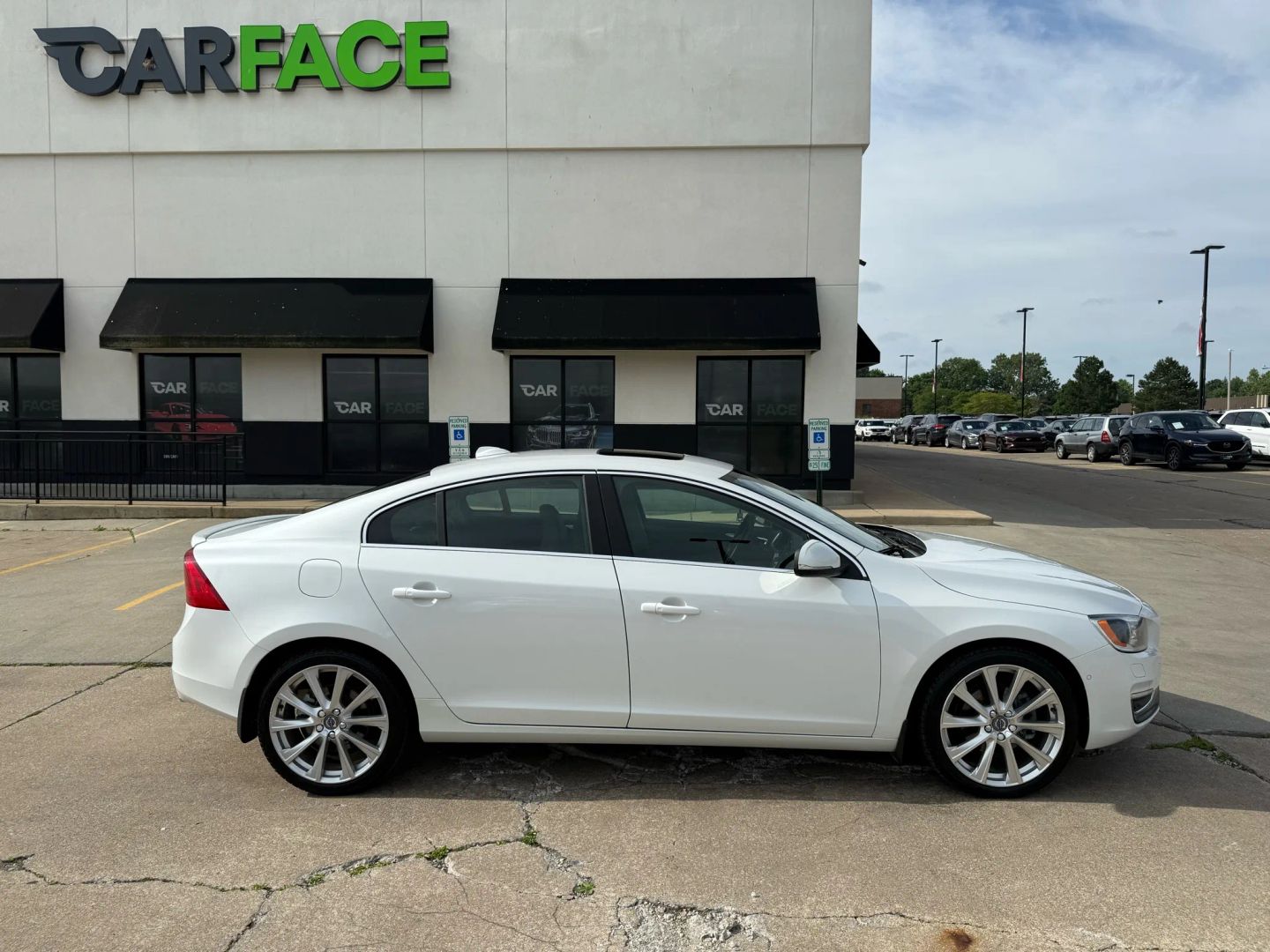 2016 Volvo S60 - Image 15