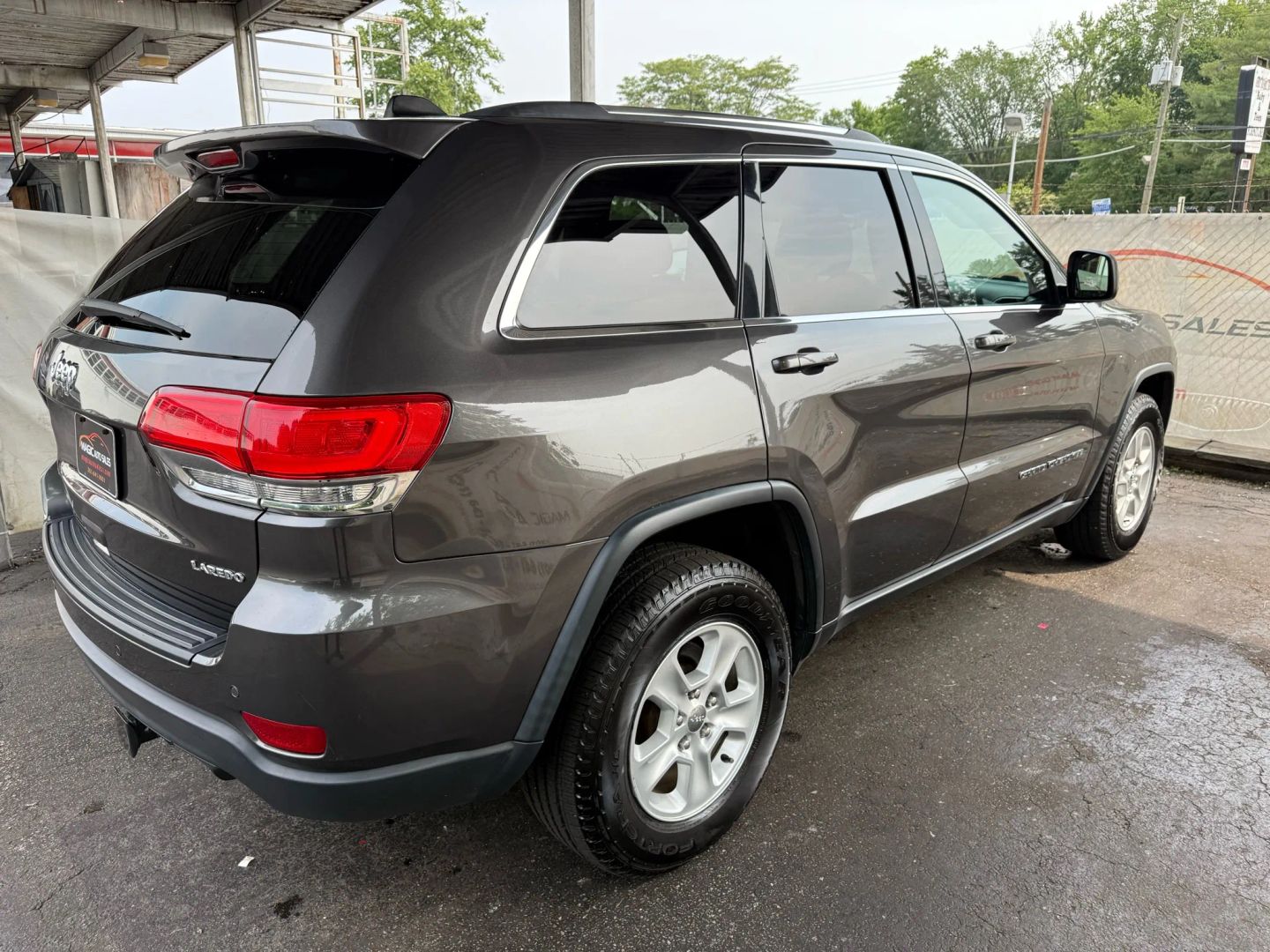 2017 Jeep Grand Cherokee - Image 12