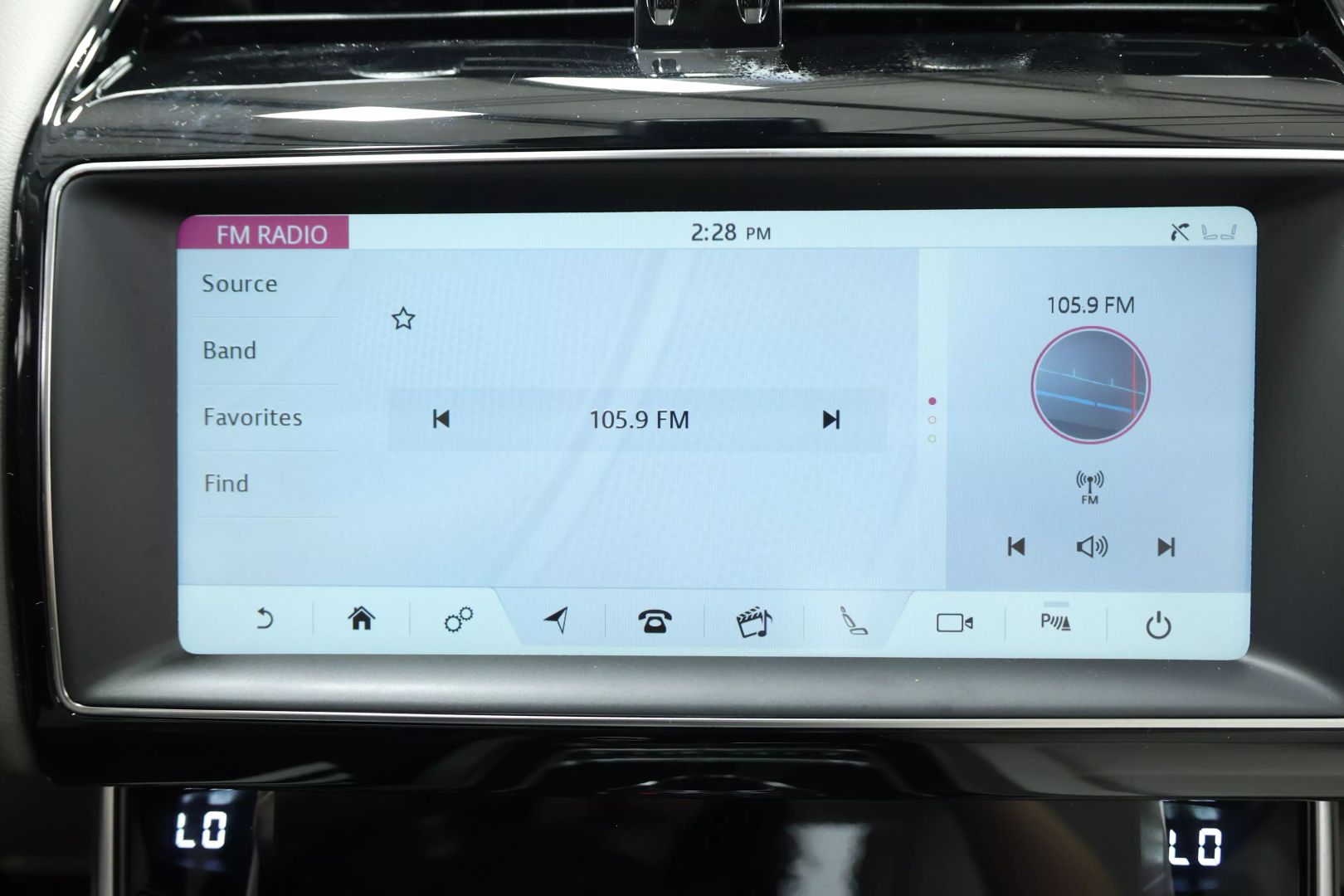 2019 Jaguar Xe - Image 32