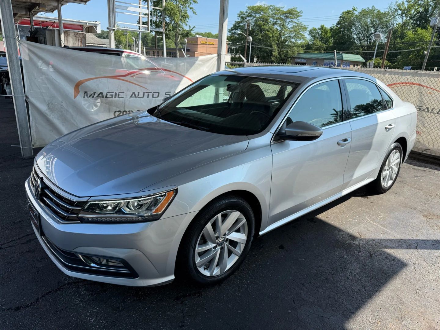 2018 Volkswagen Passat - Image 8