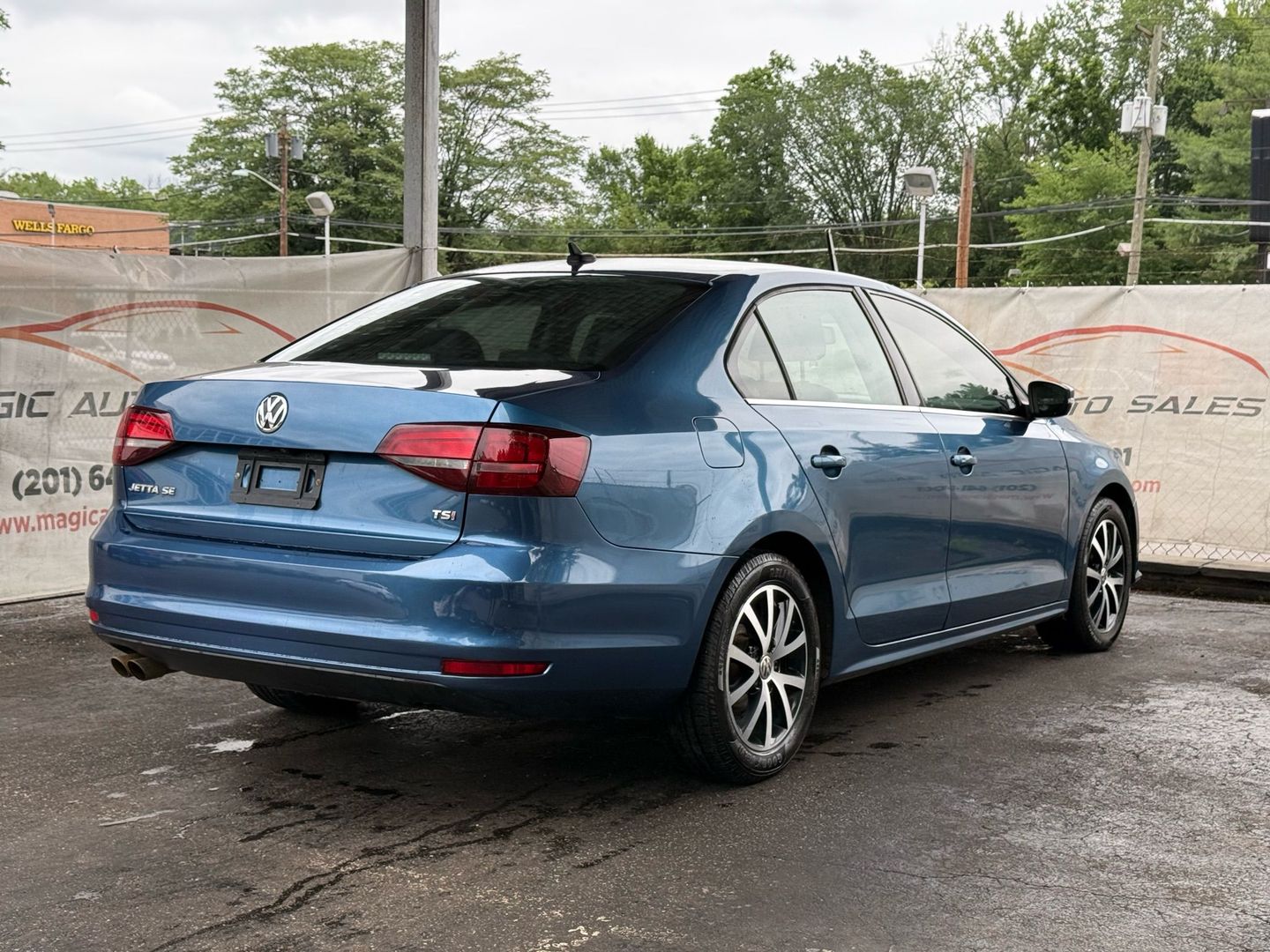 2017 Volkswagen Jetta - Image 11
