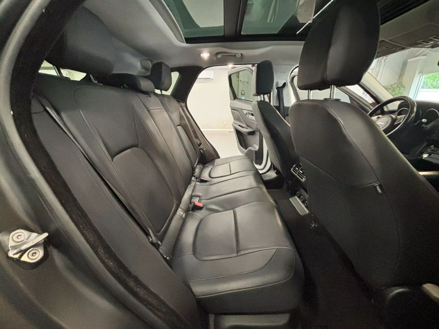2018 Jaguar F-pace 30t Premium Sport Utility 4d - Image 16