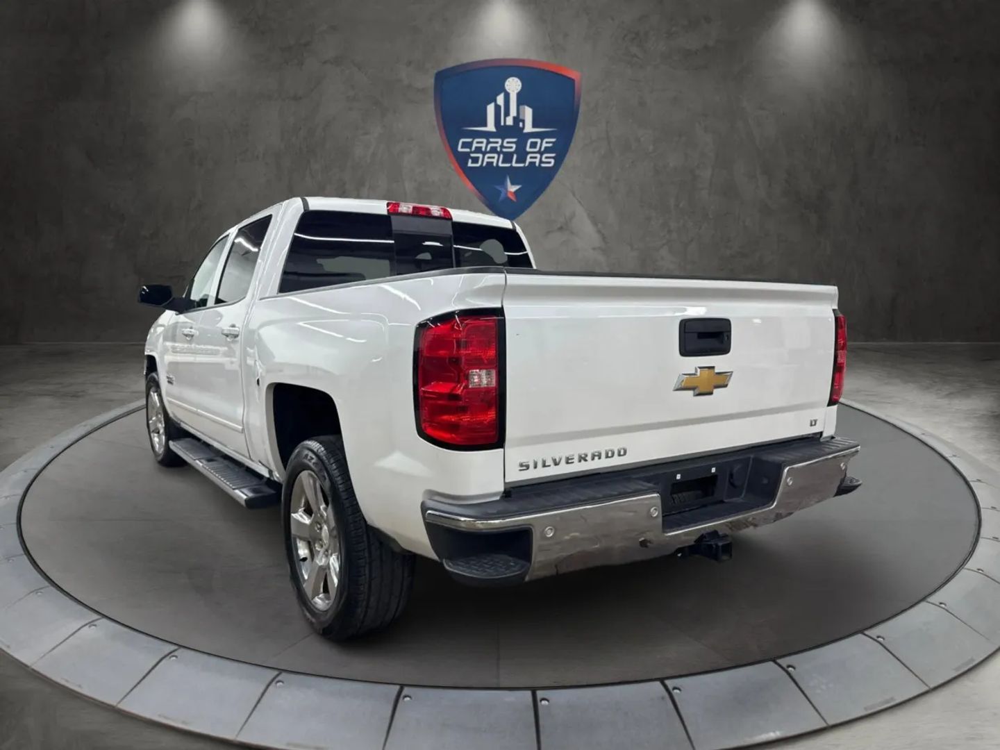 2017 Chevrolet Silverado 1500 Crew Cab - Image 3