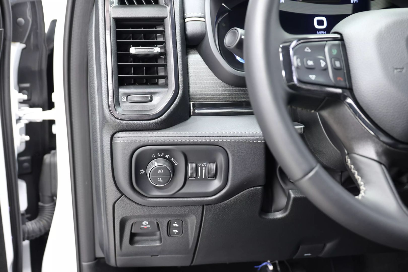 2023 Ram 1500 Crew Cab - Image 22