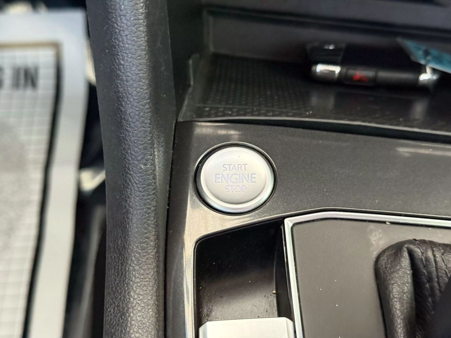 2020 Volkswagen Tiguan - Image 31