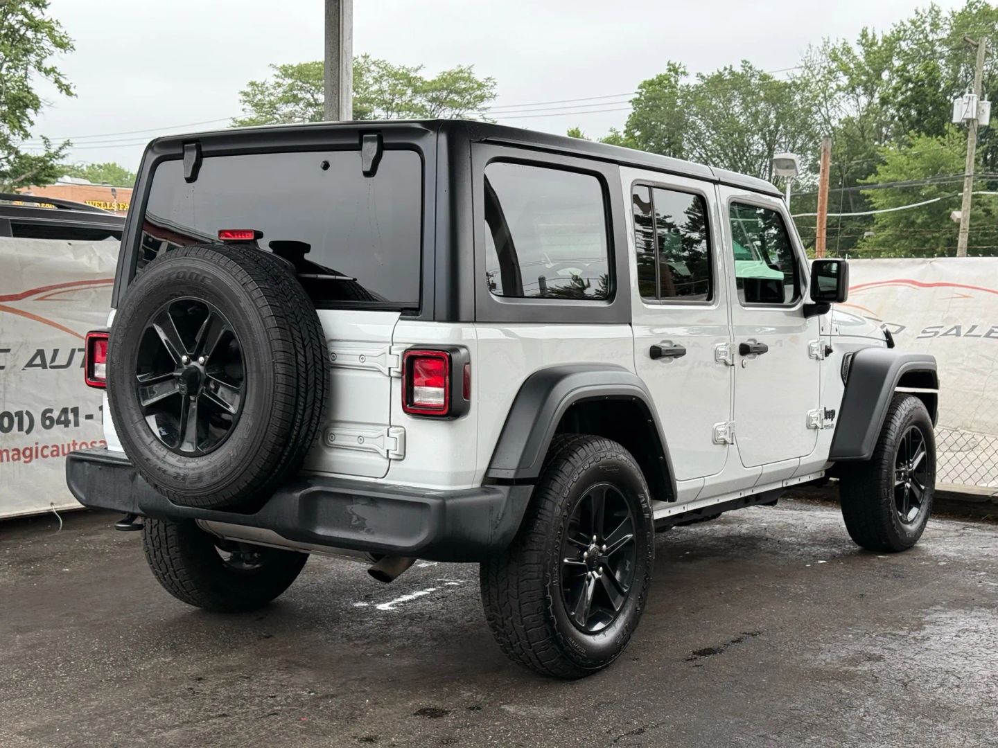 2021 Jeep Wrangler Unlimited - Image 11