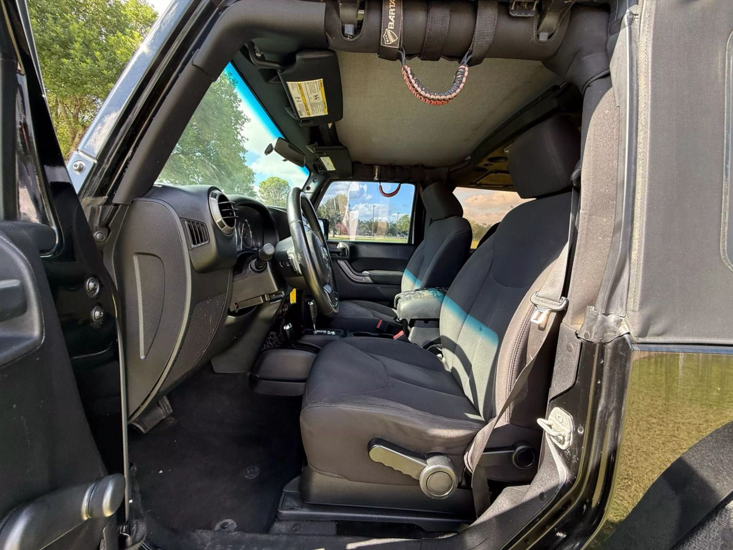 2015 Jeep Wrangler - Image 20