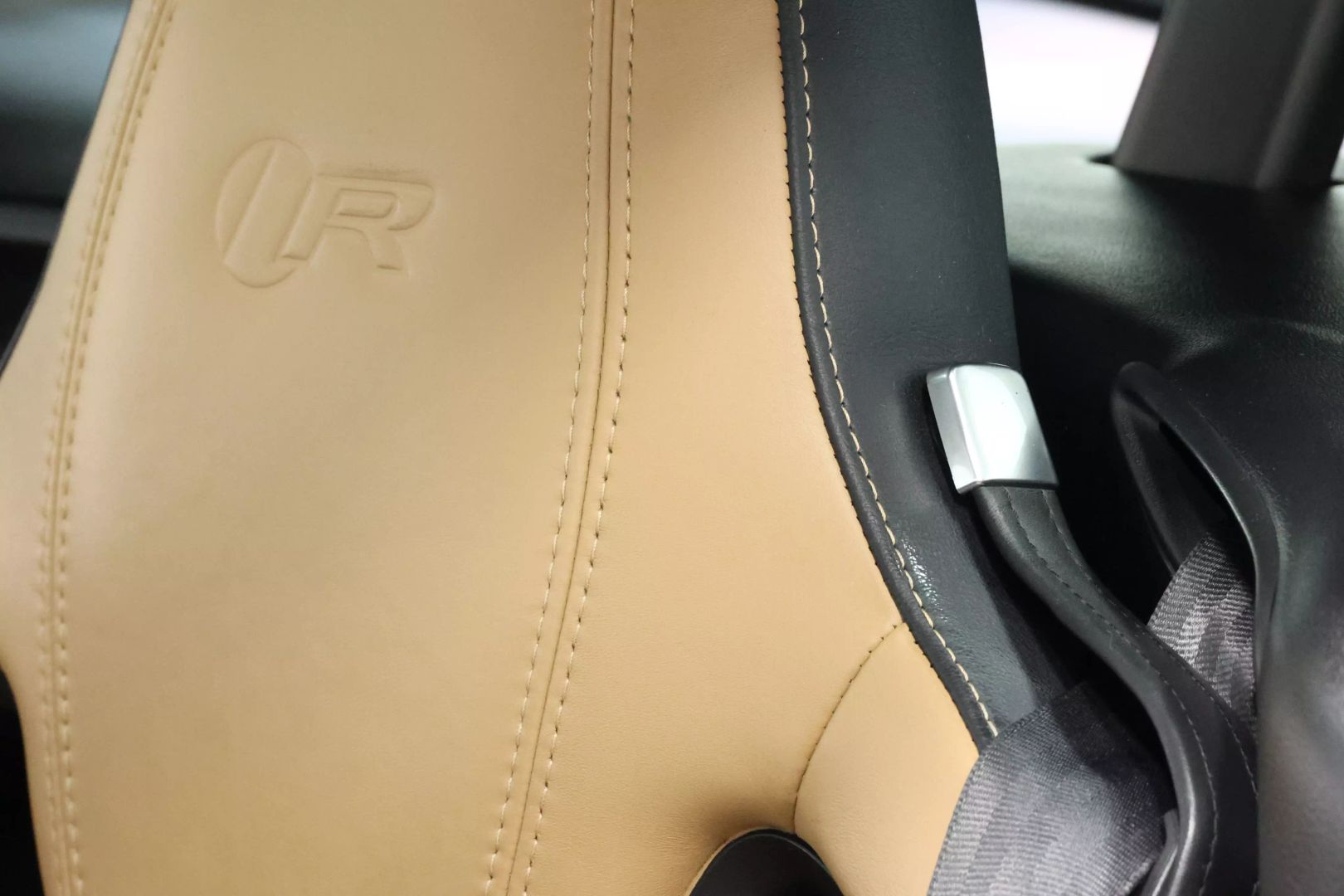 2015 Jaguar F-type - Image 15
