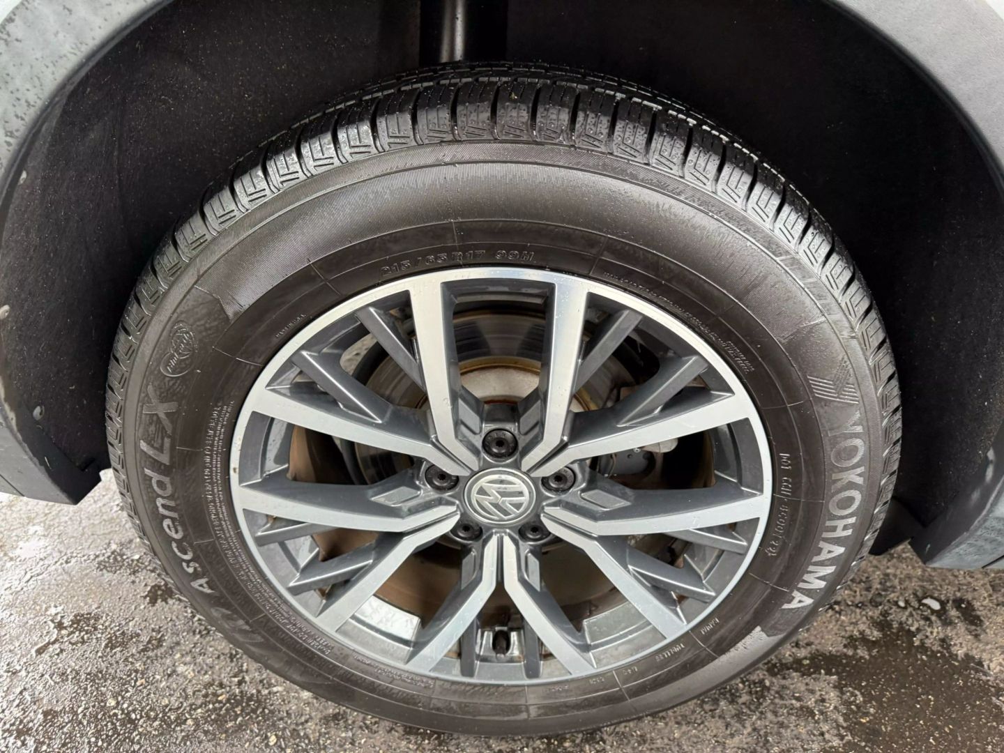 2018 Volkswagen Tiguan - Image 47