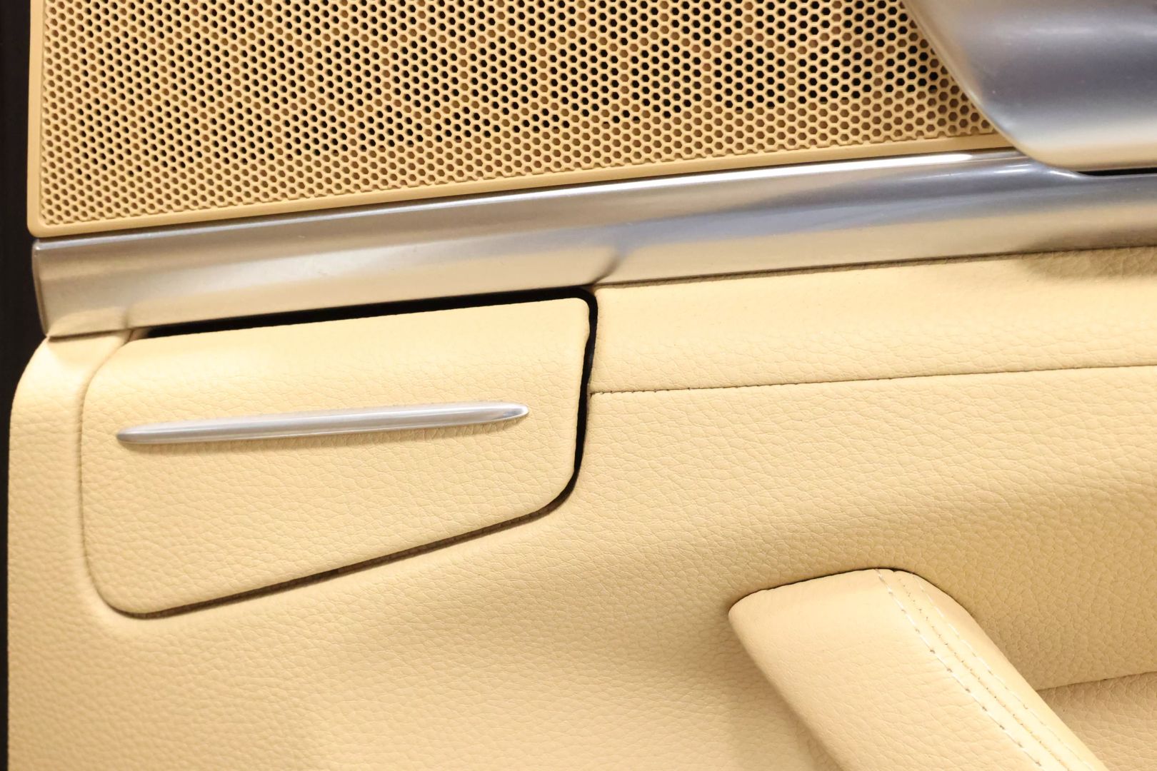 2014 Porsche Panamera - Image 76
