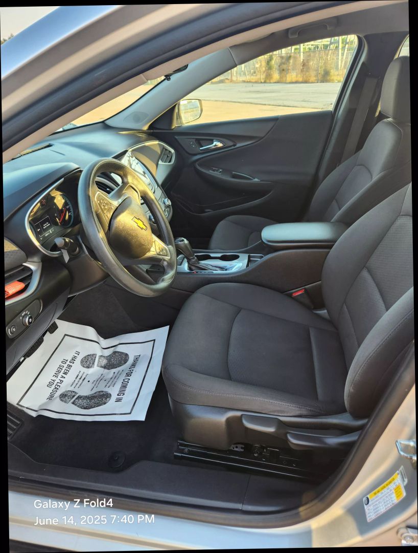 2020 Chevrolet Malibu - Image 13
