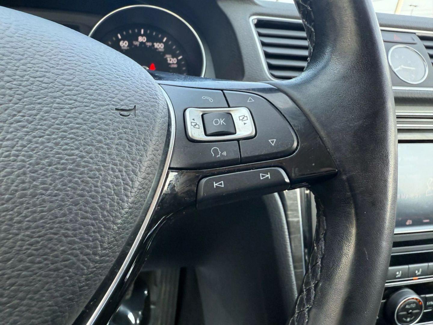 2017 Volkswagen Passat - Image 30