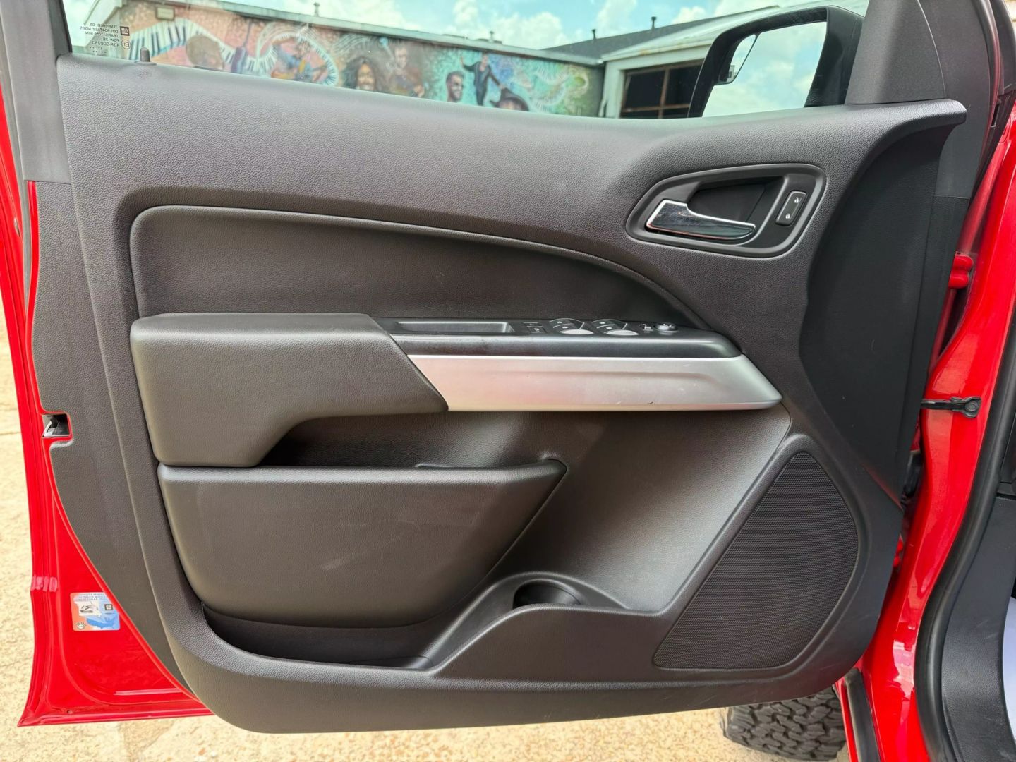 2018 Chevrolet Colorado Crew Cab - Image 11