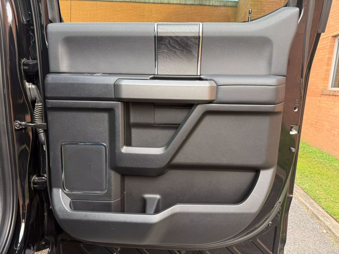 2019 Ford F350 Super Duty Crew Cab - Image 20
