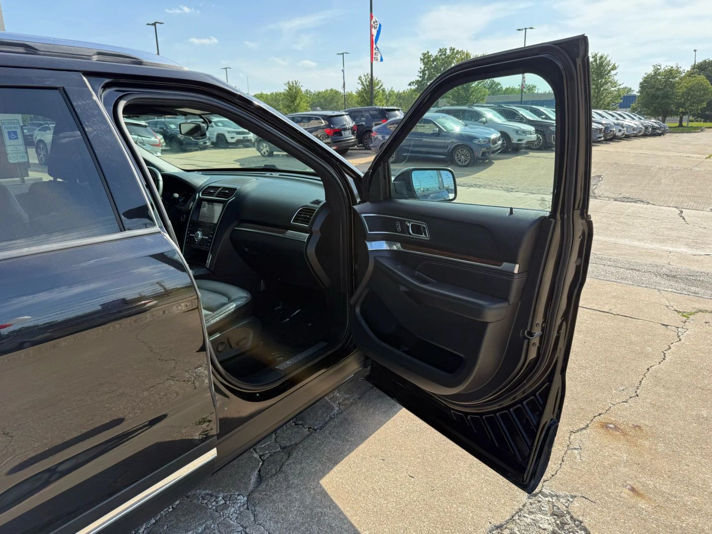 2019 Ford Explorer - Image 25