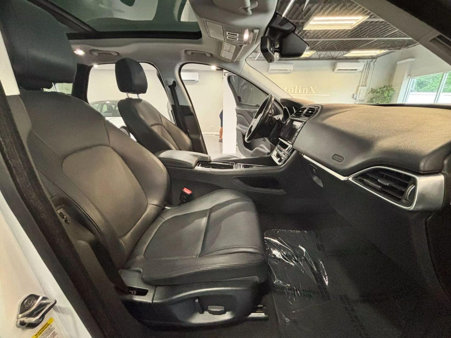 2018 Jaguar F-pace 30t Premium Sport Utility 4d - Image 19