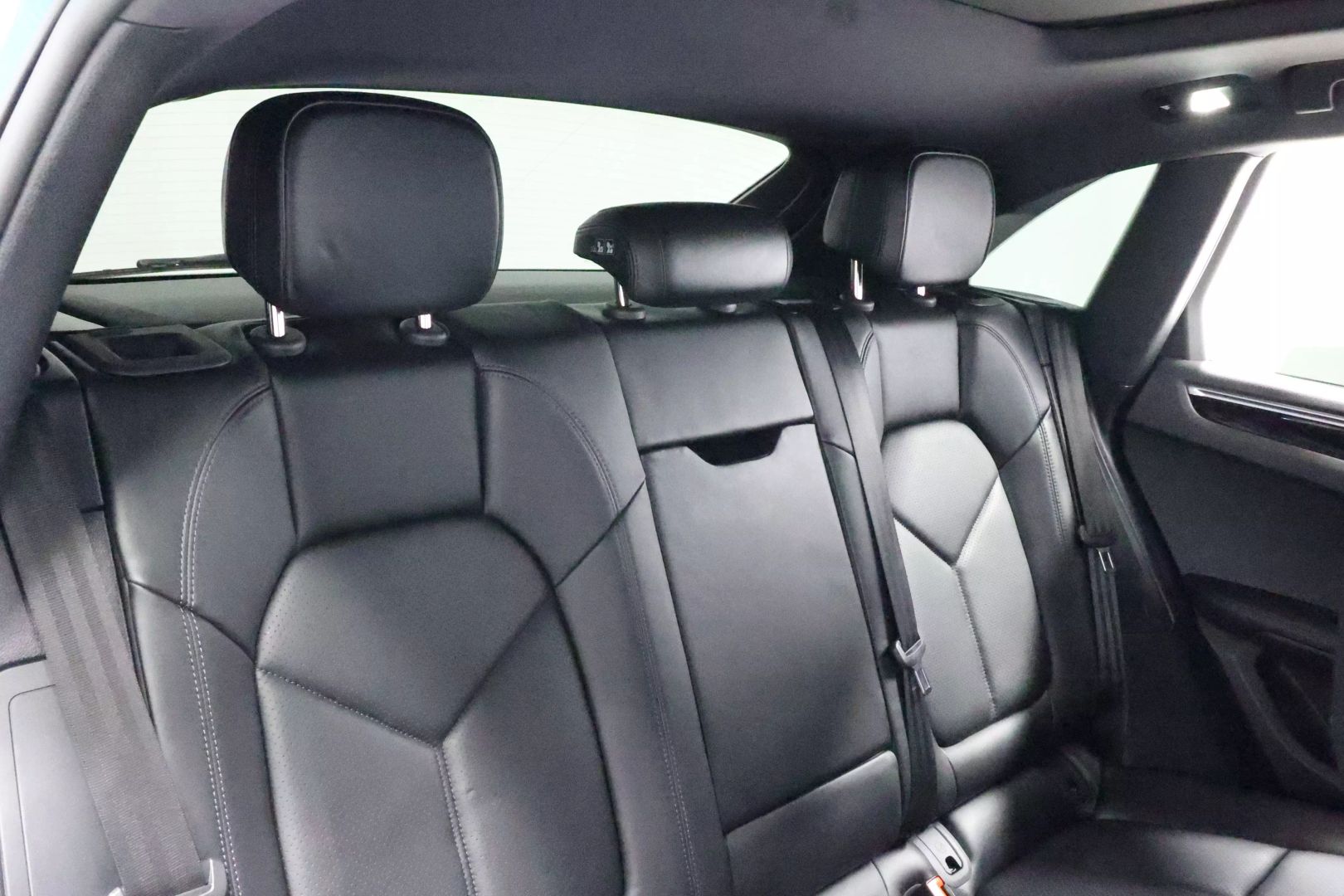 2022 Porsche Macan - Image 68