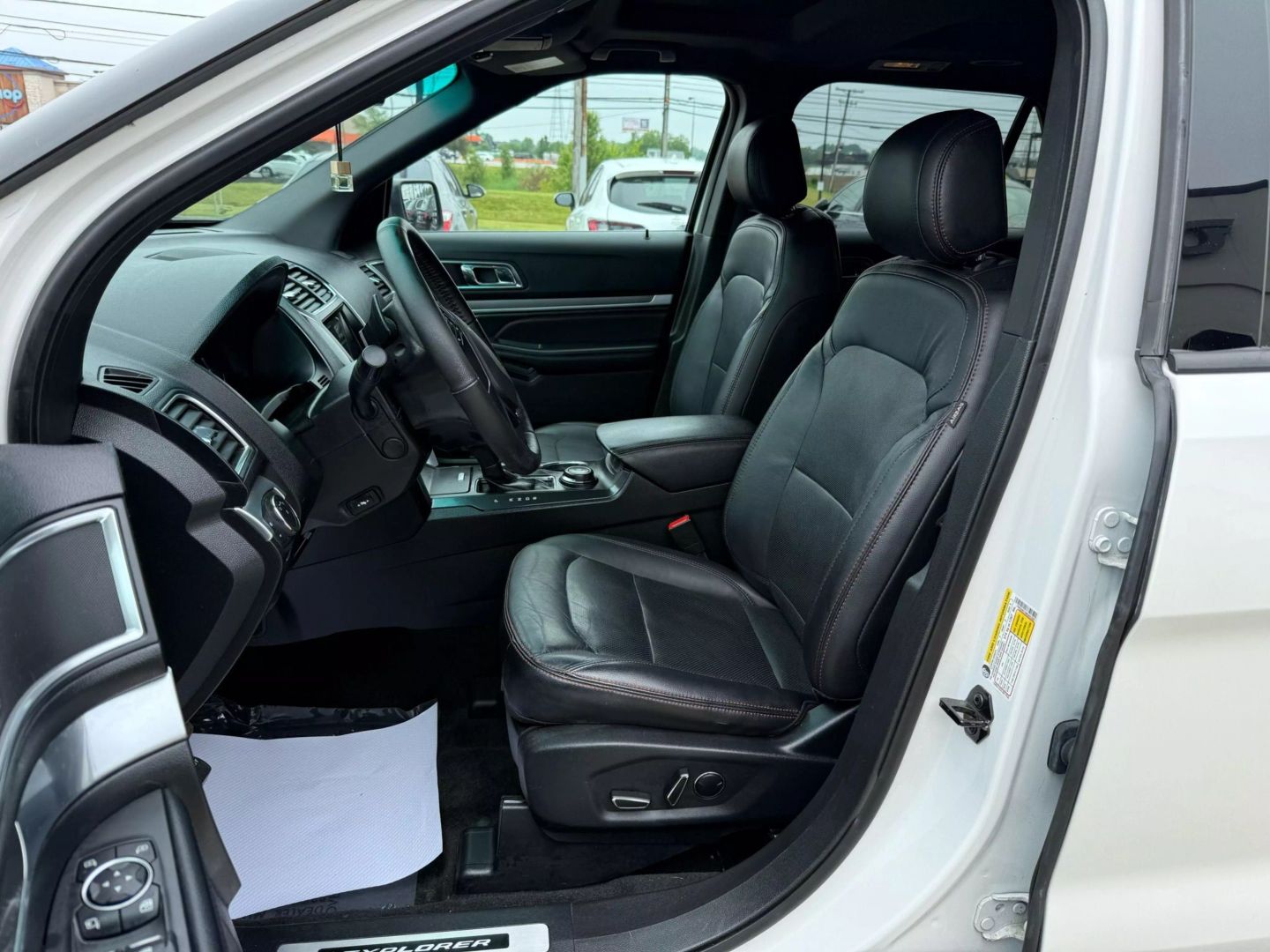 2017 Ford Explorer - Image 19