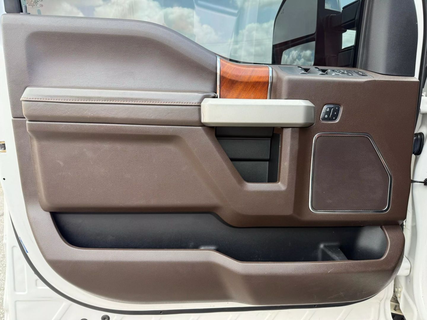 2018 Ford F250 Super Duty Crew Cab - Image 14