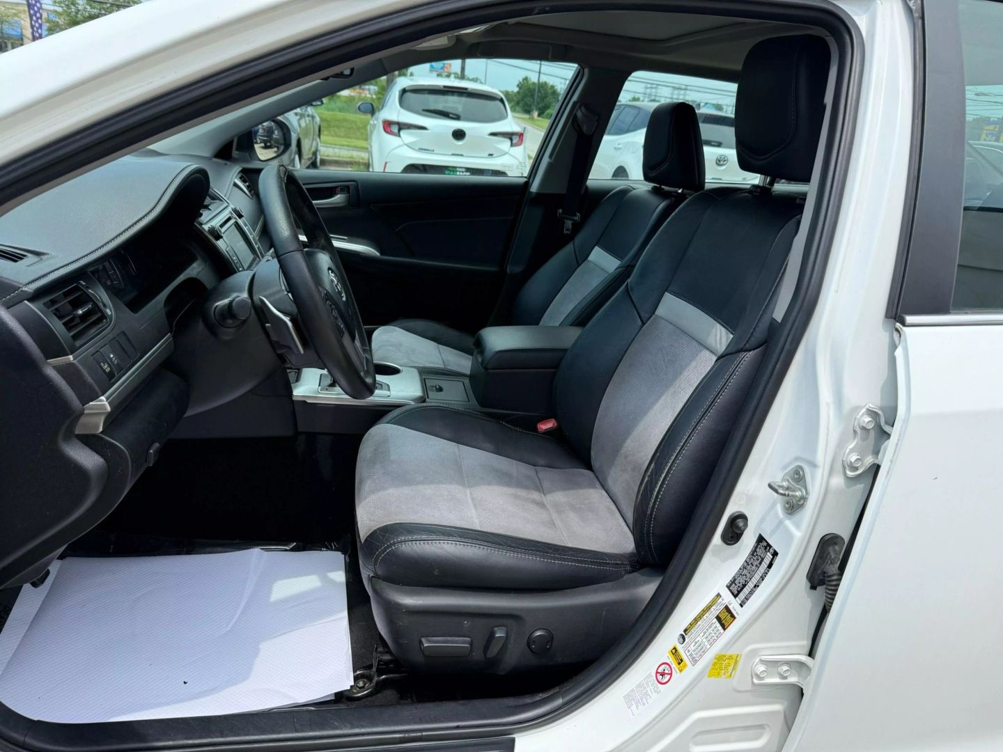 2013 Toyota Camry - Image 18