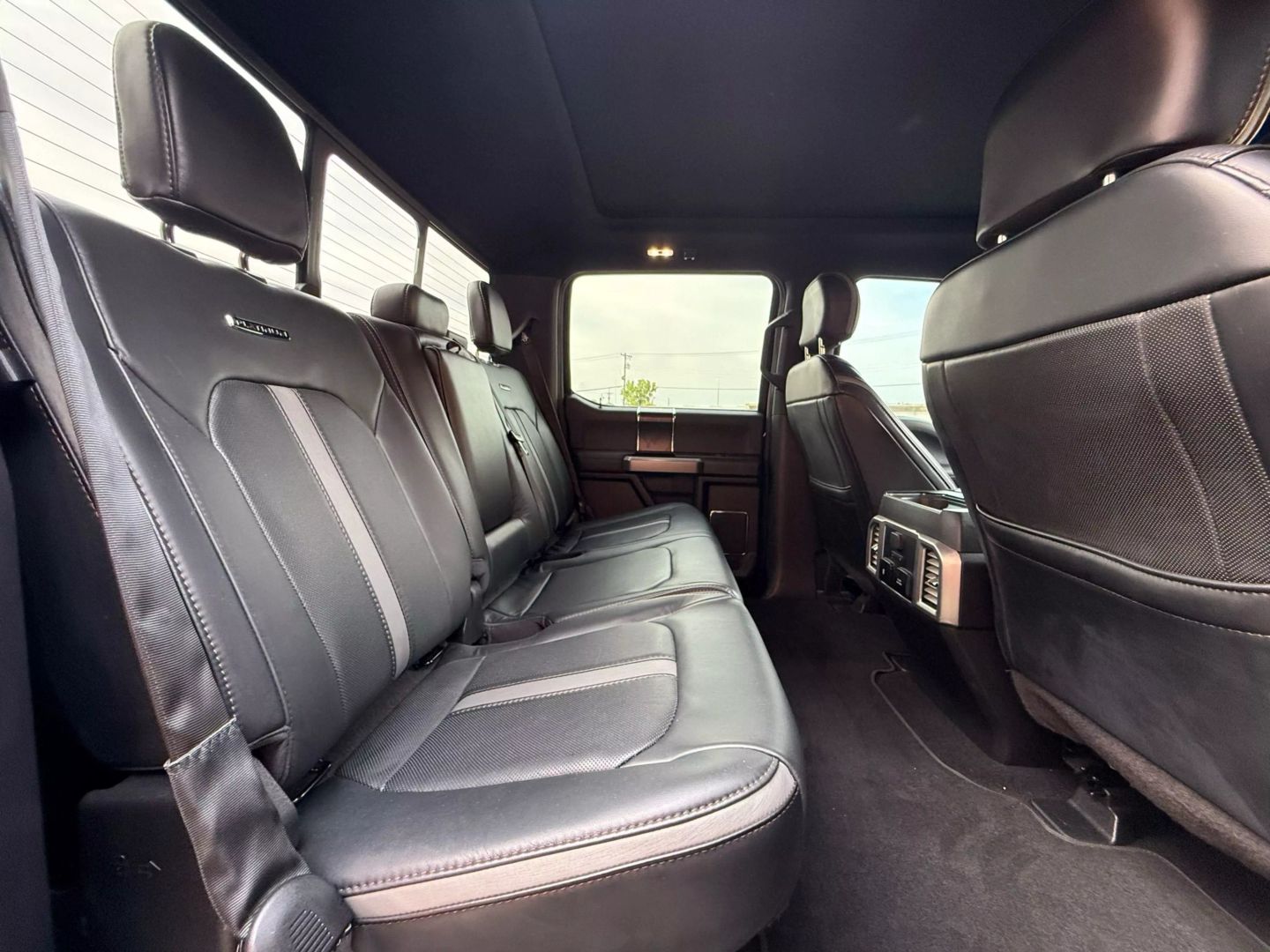 2019 Ford F350 Super Duty Crew Cab - Image 19