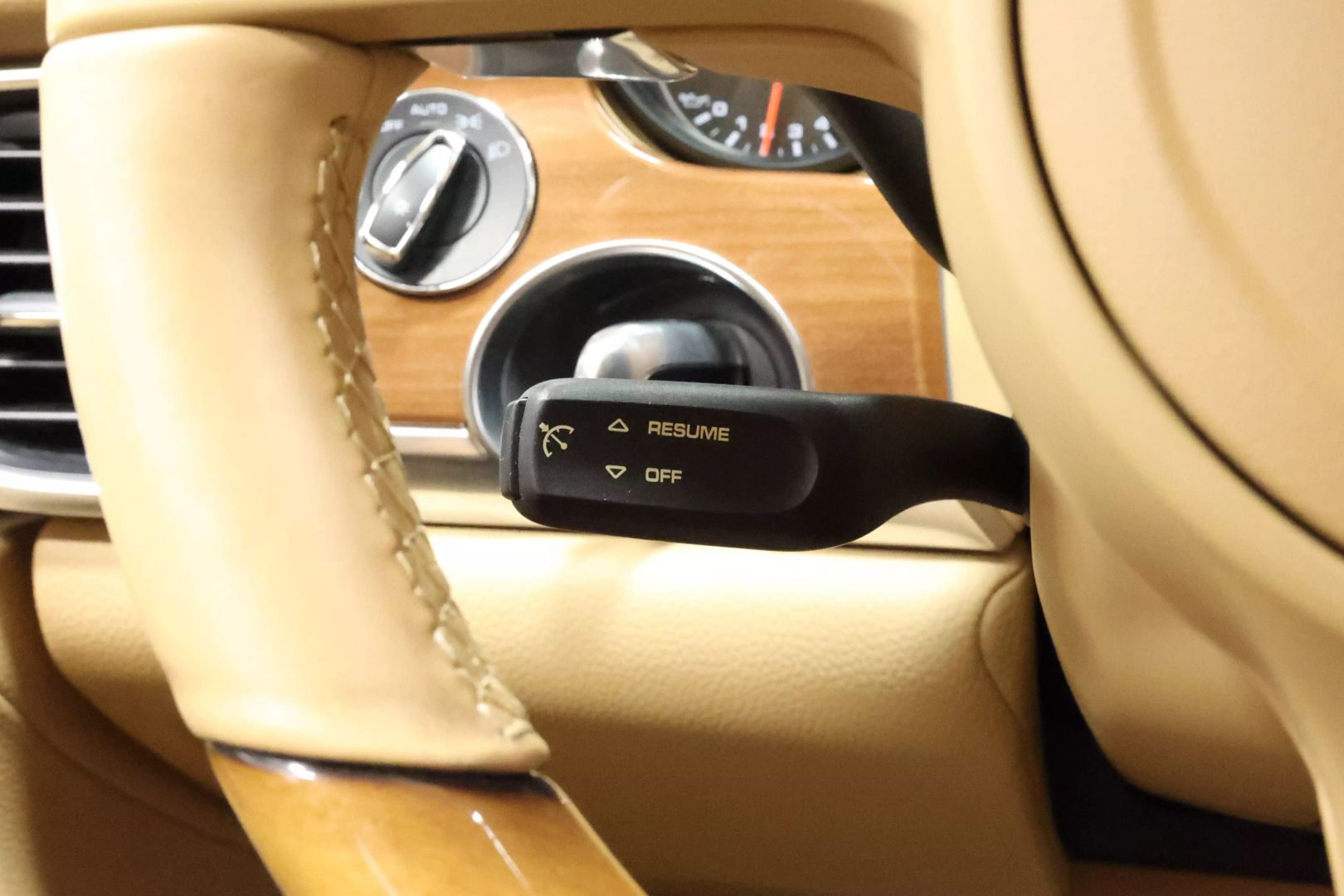 2014 Porsche Panamera - Image 25
