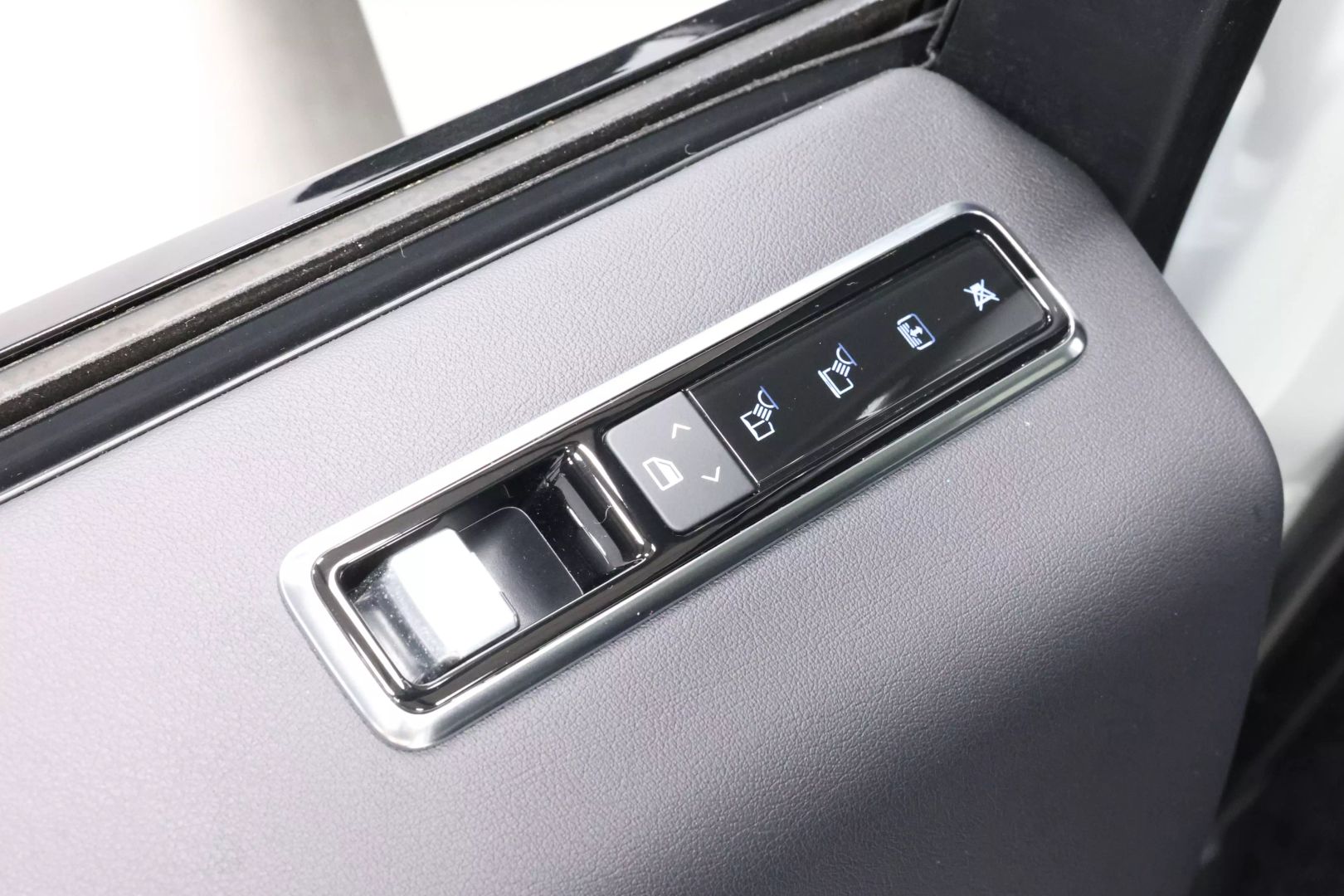 2018 Land Rover Range Rover - Image 54