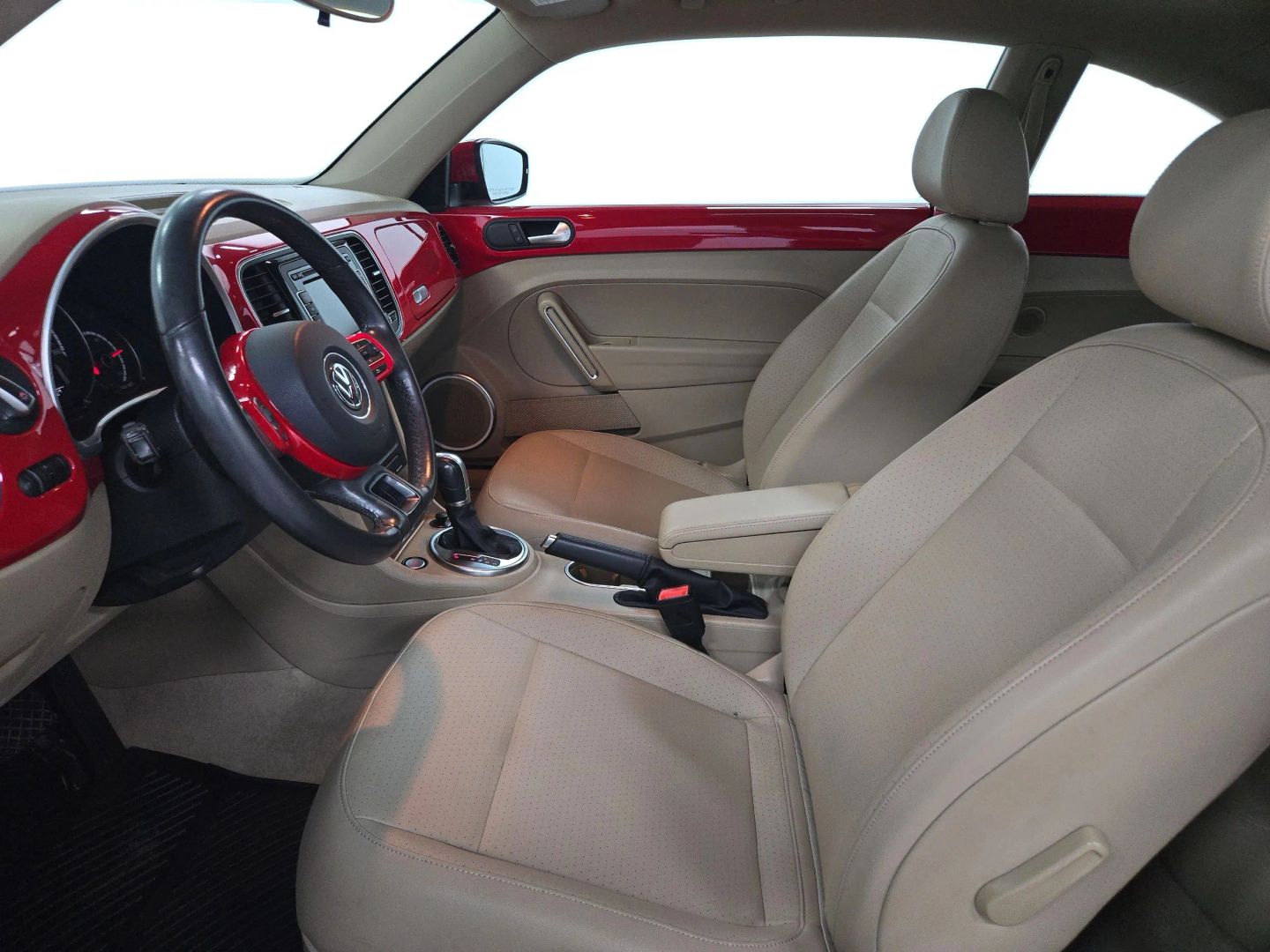 2015 Volkswagen Beetle - Image 9