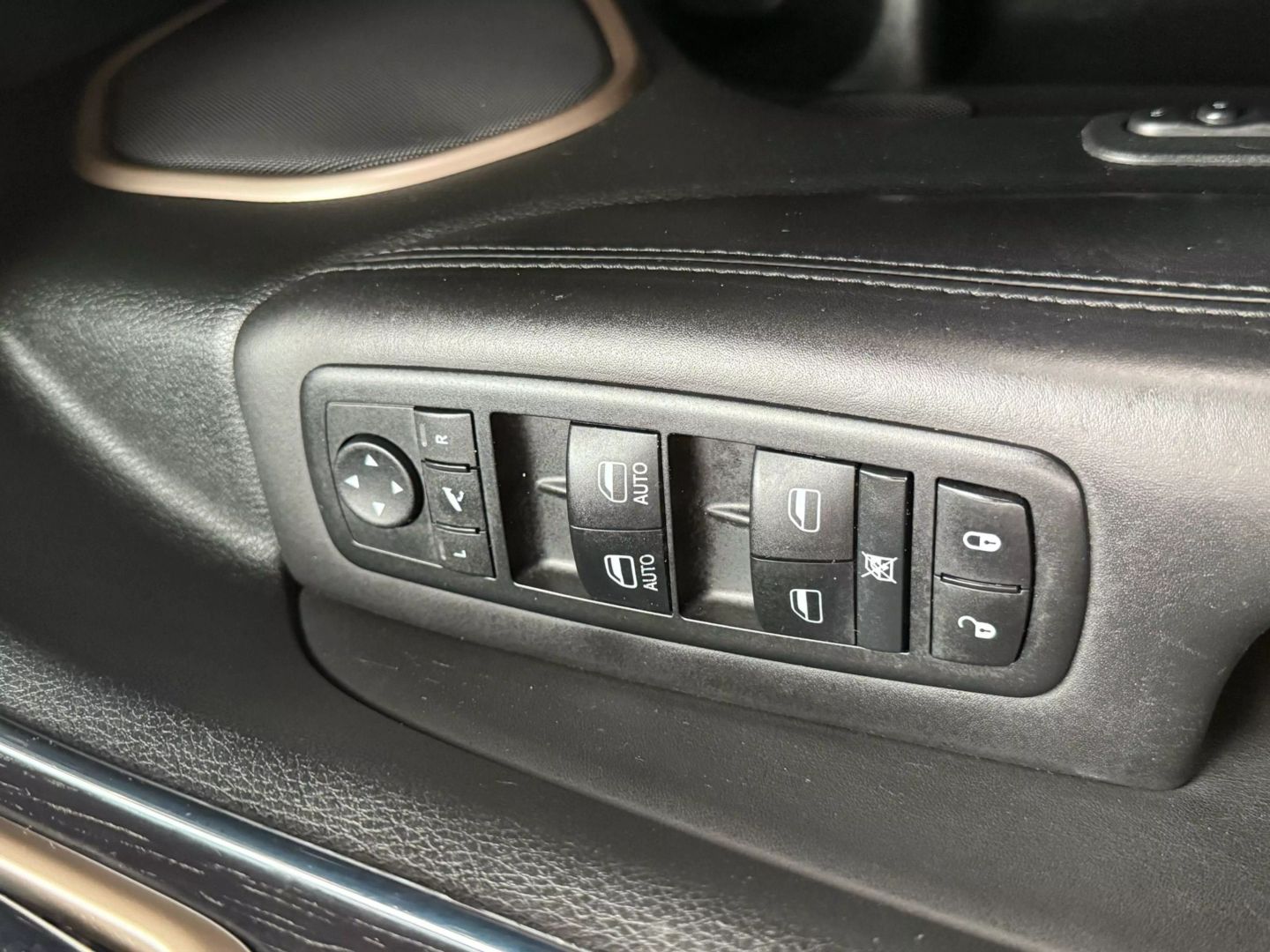 2014 Jeep Grand Cherokee - Image 52