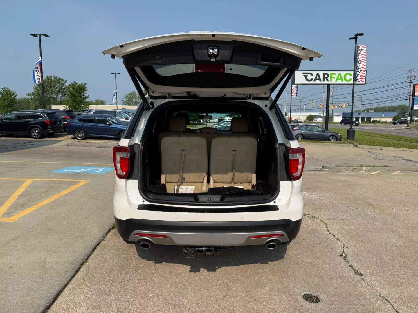 2016 Ford Explorer - Image 12