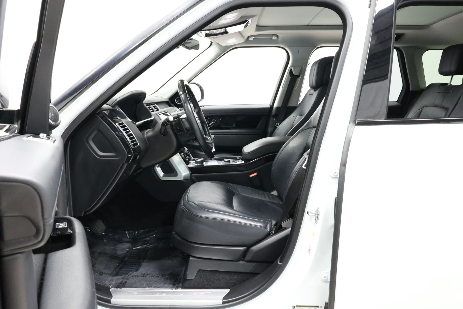2018 Land Rover Range Rover - Image 15