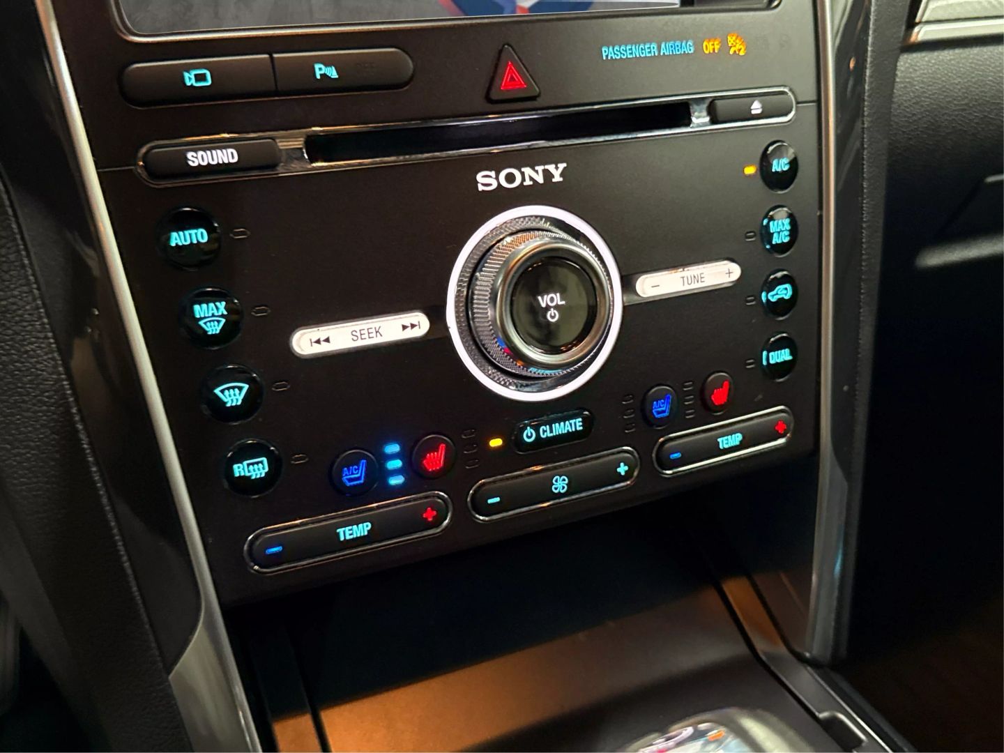 2016 Ford Explorer - Image 24