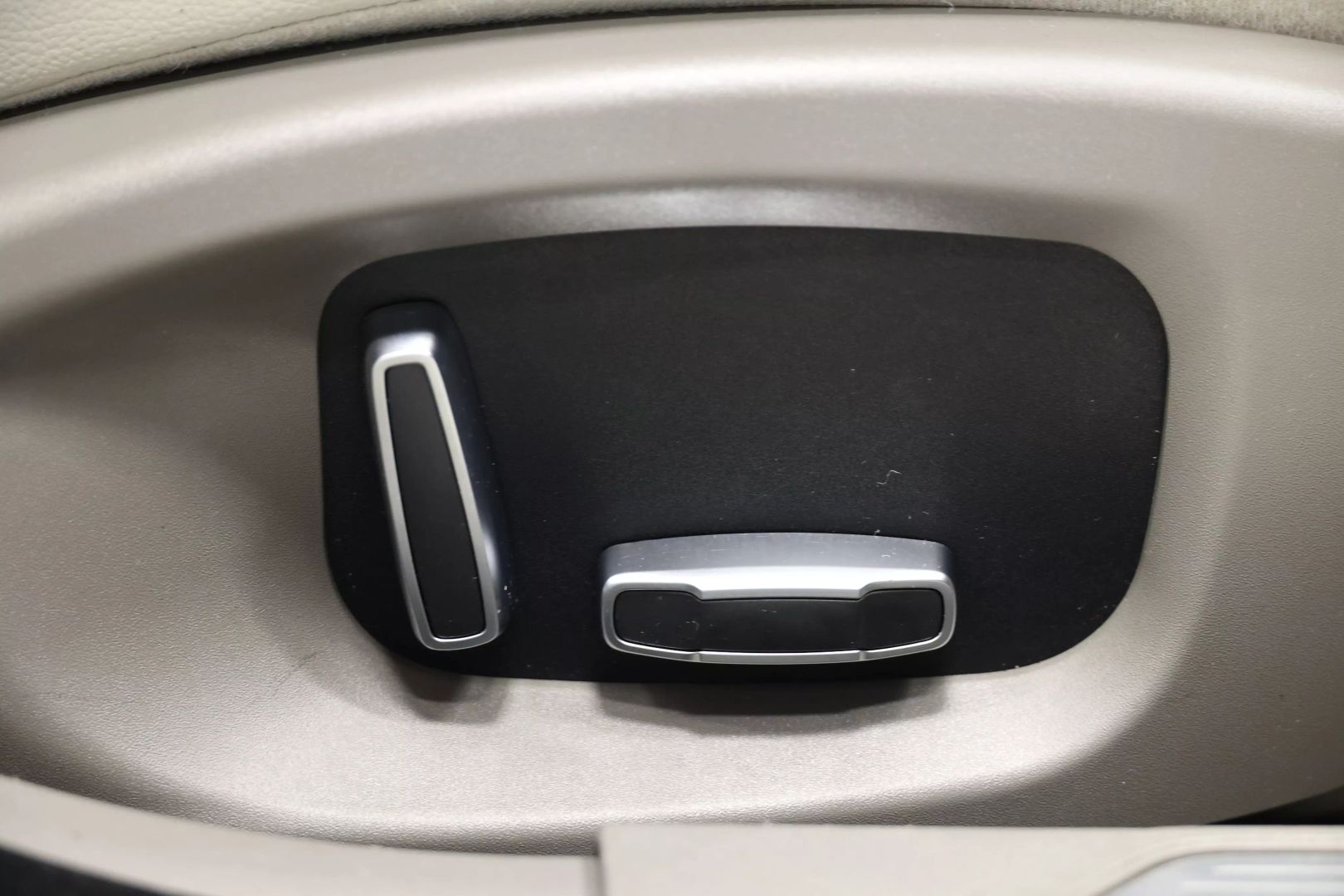 2019 Jaguar Xe - Image 84